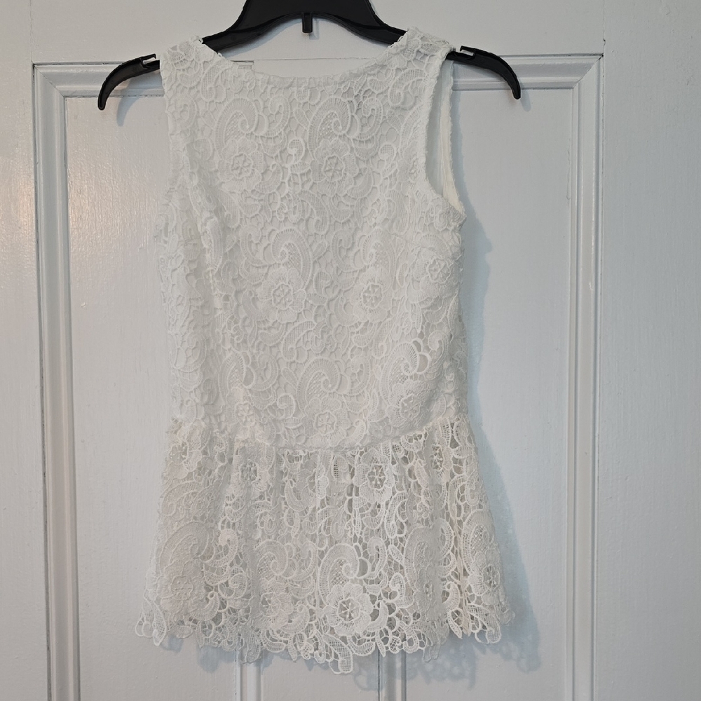 Elegant White Lace Sleeveless Top